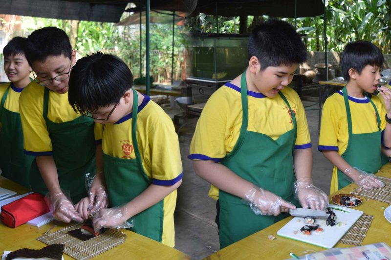 Read more about the article 5 Manfaat Edukasi Anak dengan Memasak